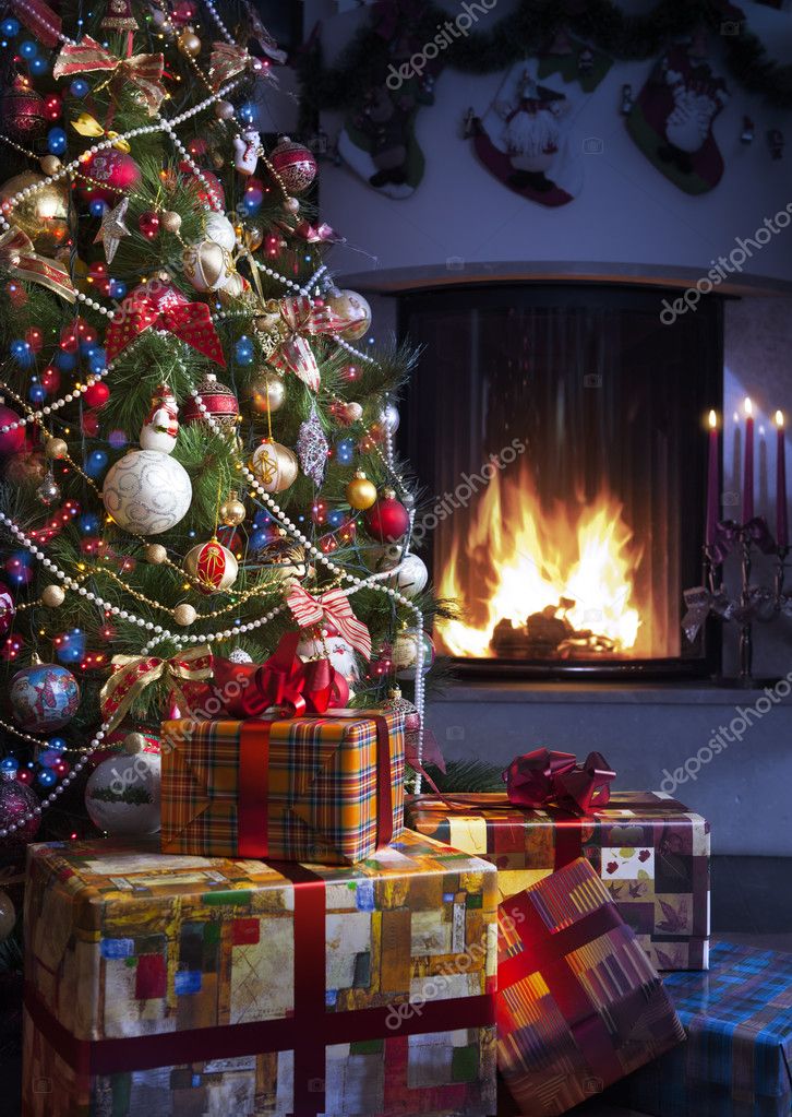 Albero di natale e il regalo di natale — foto stock © konstanttin ... Disegno Natale camino