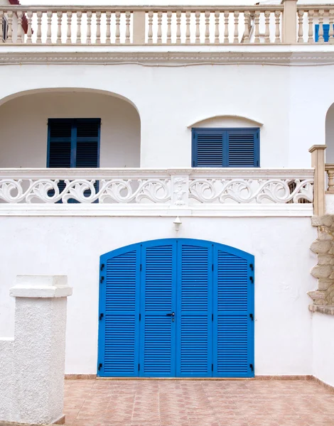 Mediterranean house facade on Alcudia beach of Mallorca — Stock Photo #6834269