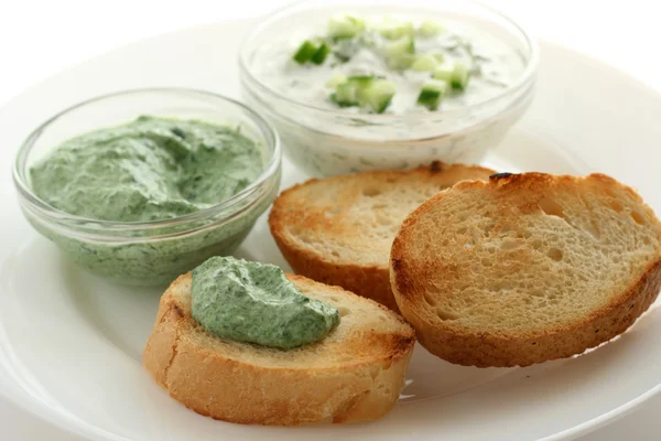 Cucumber and spinach dip with toasts
