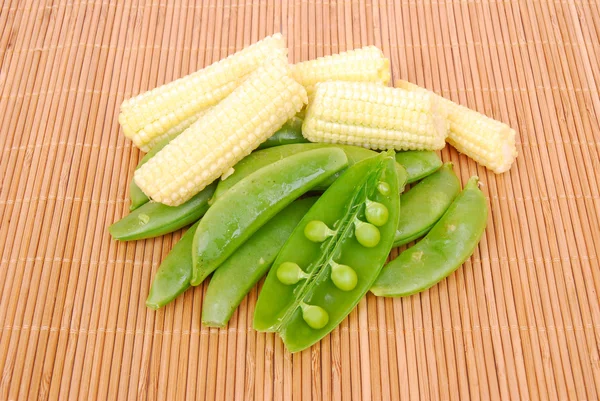 Baby corn and sugar snap peas