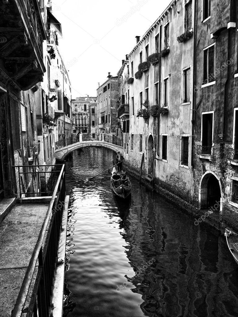 Venetië canal in zwart wit — stockfoto © daliadalia #7247845