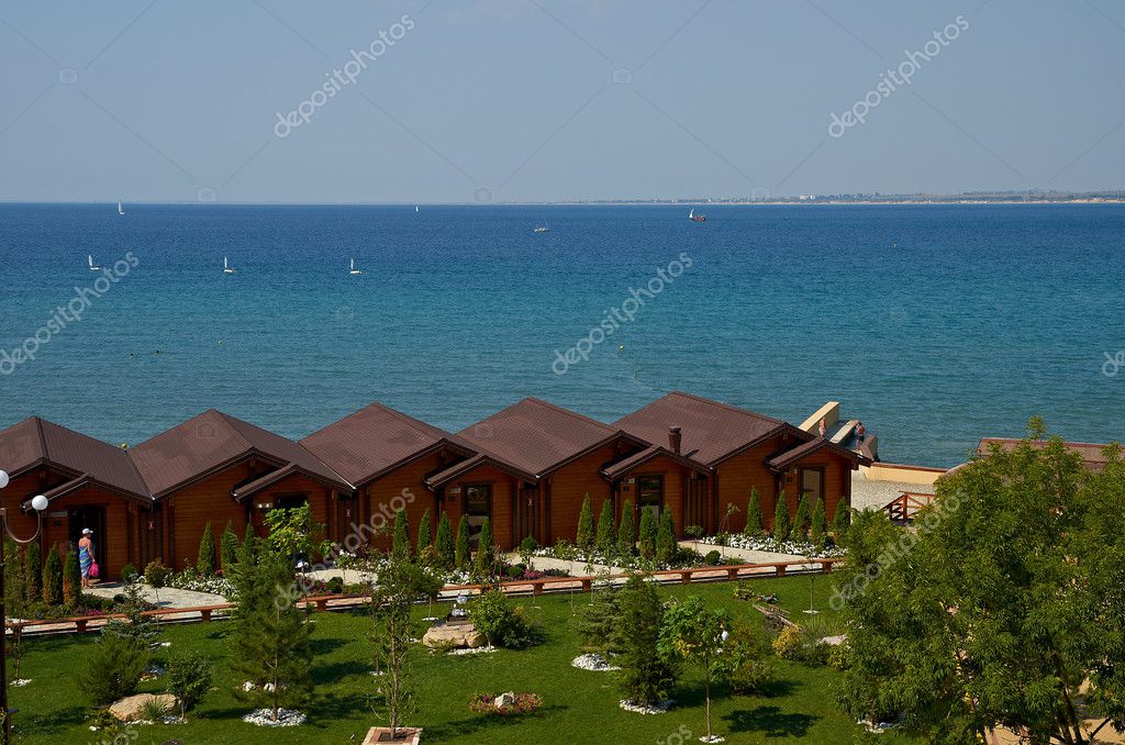 http://static7.depositphotos.com/1151340/727/i/950/depositphotos_7271705-Houses-on-the-beach.jpg