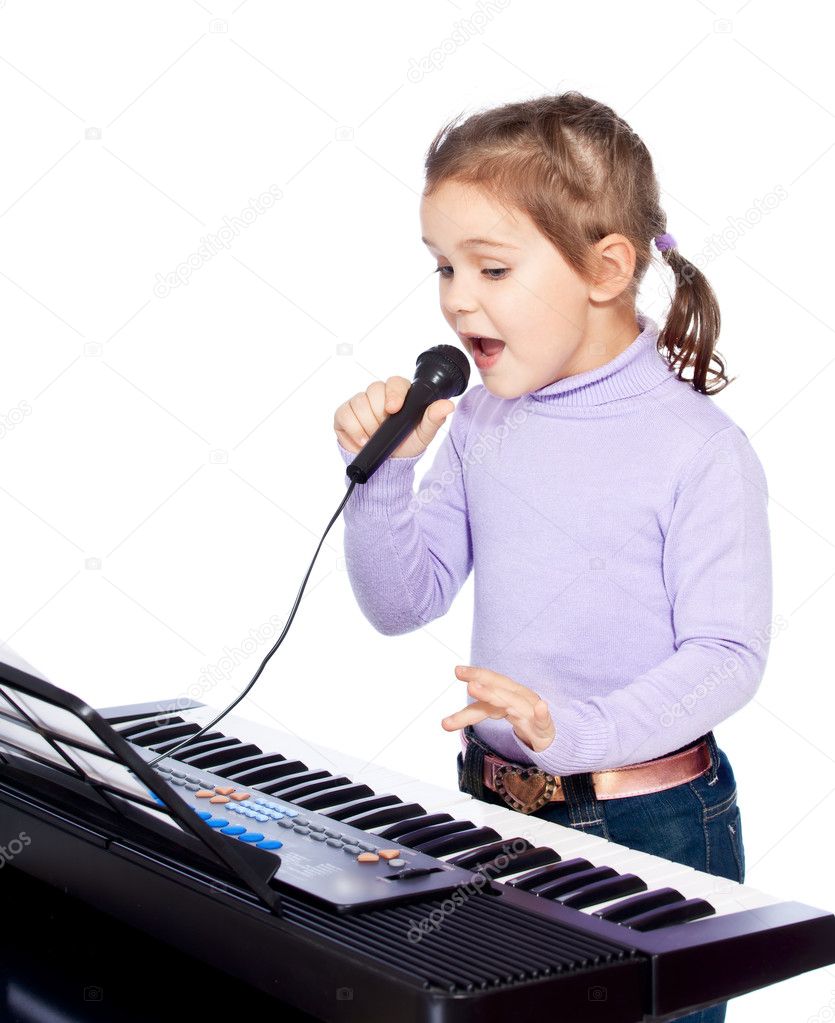 http://static7.depositphotos.com/1189693/794/i/950/depositphotos_7949044-Girl-playing-the-piano.jpg