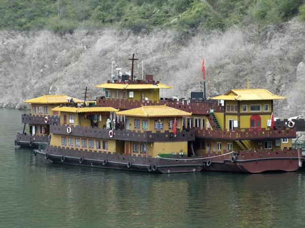 chinese houseboats
