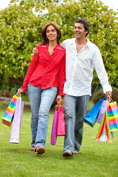 Shopping couple