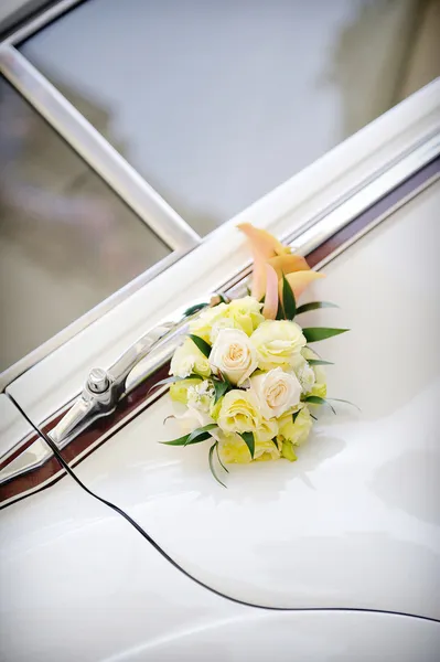 Vintage wedding car decoration