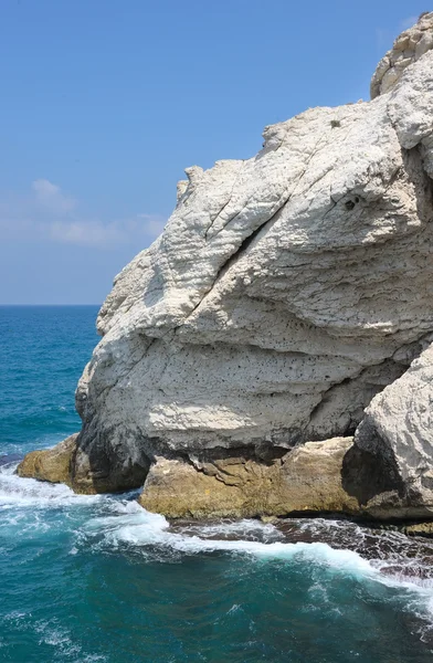 The white chalk cliffs of Rosh ha-Hanikra — Stock Photo, Image