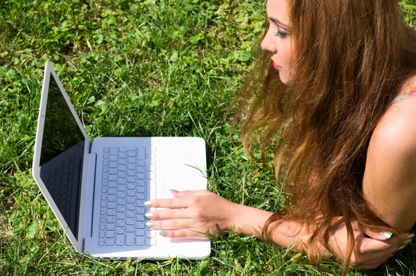 Beautiful girl with a laptop outdoor — Stock Photo, Image