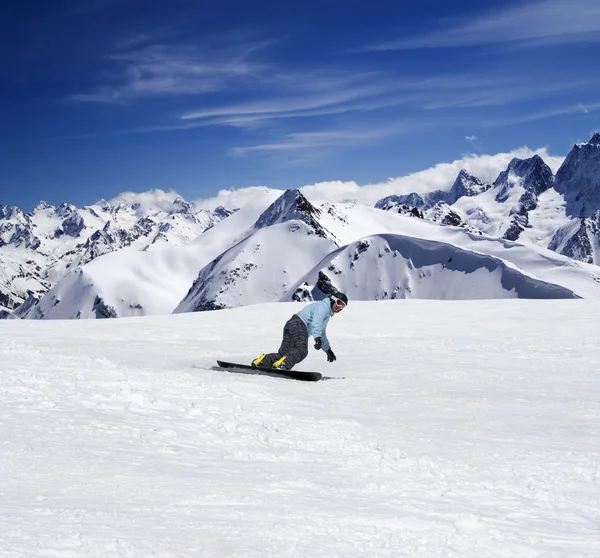在山中滑雪 — 图库照片