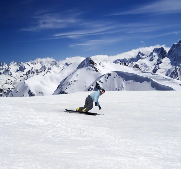 Snowboarding in mountains — Zdjęcie stockowe