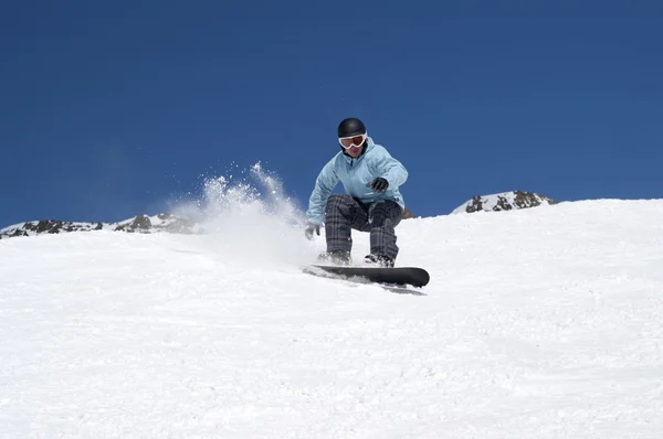 A havas hegyek snowboard — Stock Fotó