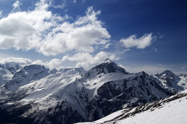 Las montañas del Cáucaso. dombay. — Foto de Stock