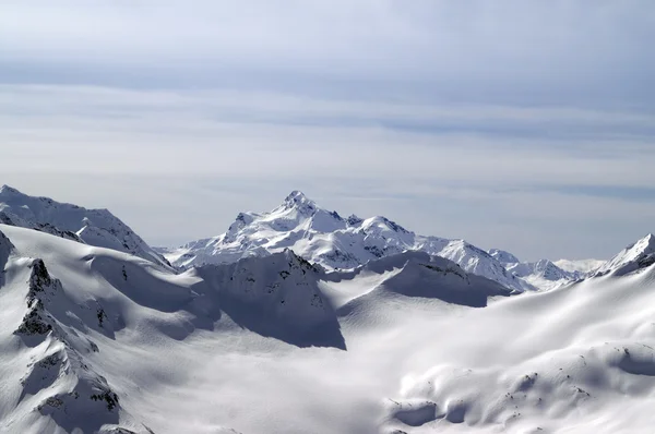 Kafkas Dağları. Elbruz Dağı görüntülemek. — Stok fotoğraf