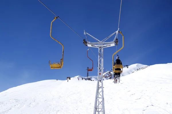 Vieux télésiège à la station de ski — Photo