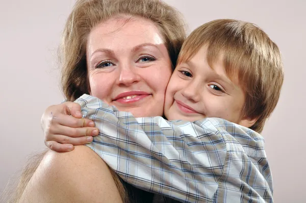Glückliche Mutter und Sohn — Stockfoto