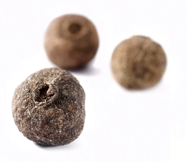 Closeup de sementes de pimenta sobre fundo branco — Fotografia de Stock