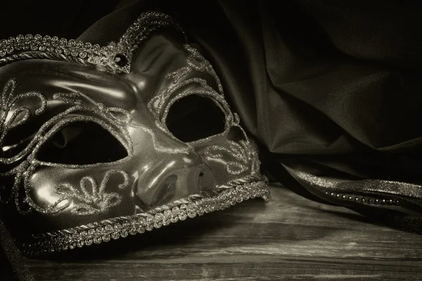 Stilleben med venetiansk karneval mask. — Stockfoto