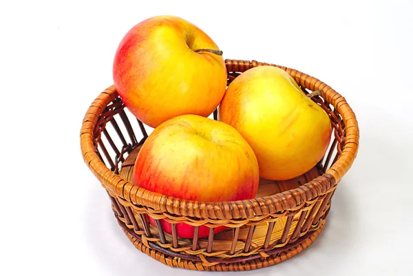 Basket of Red Delicious apples — Stock Photo, Image
