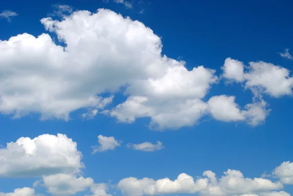Lucht en de witte wolken Stockfoto