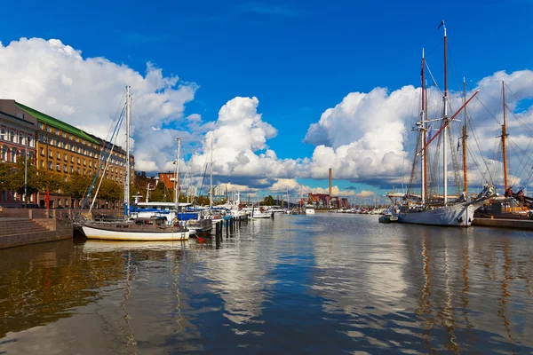 老港口在赫尔辛基，芬兰 — 图库照片