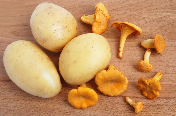Pilze mit Kartoffeln — Stockfoto