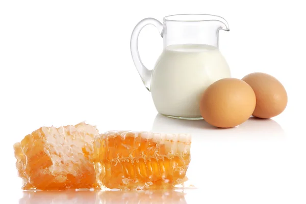Leite fresco, dois ovos e mel — Fotografia de Stock