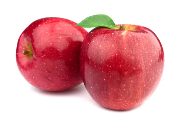 Φρέσκα μήλα με φύλλα — Φωτογραφία Αρχείου