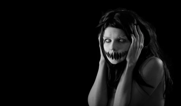 Halloween fille avec effrayante bouche — Photo