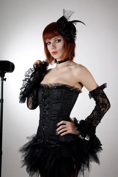 Belle femme en corset noir et jupe tutu — Photo