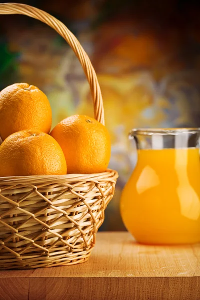 Oranges with juice — Stock Photo, Image