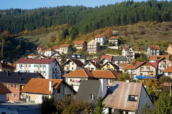 Сербская горная деревня — стоковое фото