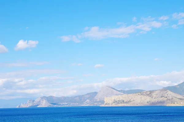 Zee en blauwe lucht — Stockfoto