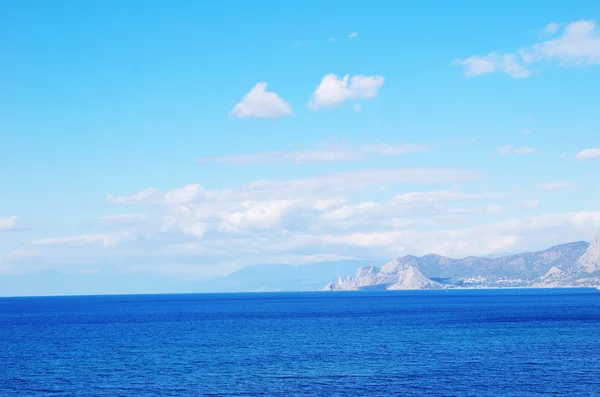 Mar y cielo azul — Foto de Stock