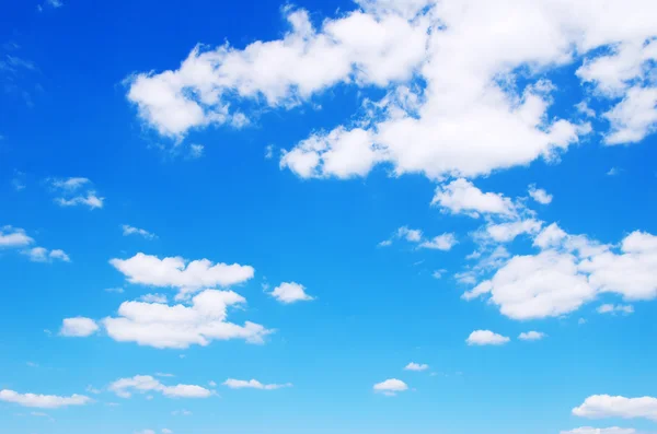 ท้องฟ้าสีฟ้า — ภาพถ่ายสต็อก