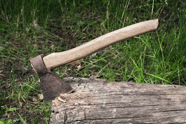 斧、梁の付着 — ストック写真