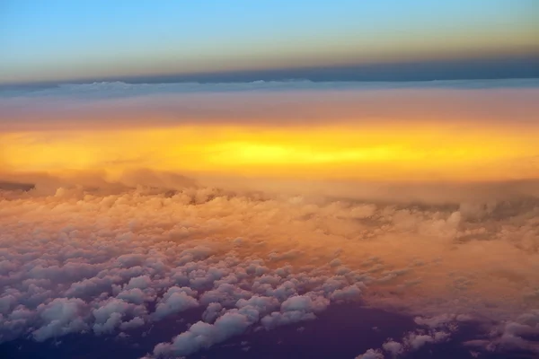 Pohled z okna letadla uvnitř mraků — Stock fotografie