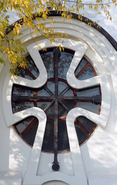 가을 교회 창 — 스톡 사진