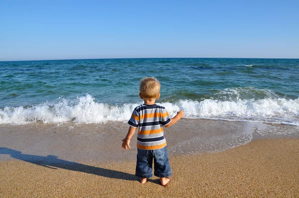 Kid a moře — Stock fotografie