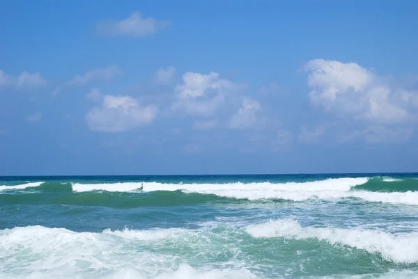 Waves and clouds — Stock Photo, Image
