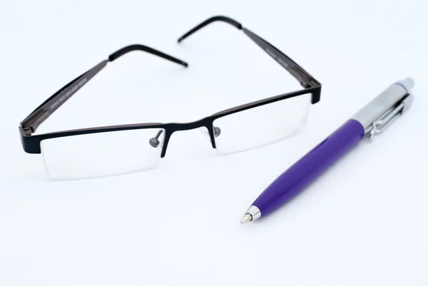 Brýle a pero — Stock fotografie