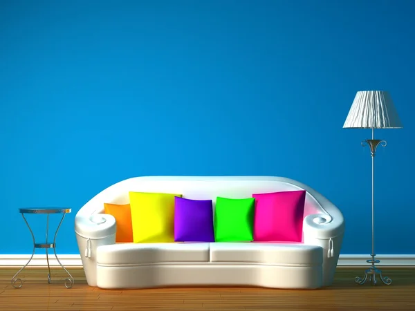Sala minimalista azul com sofá branco, mesa e lâmpada padrão — Fotografia de Stock
