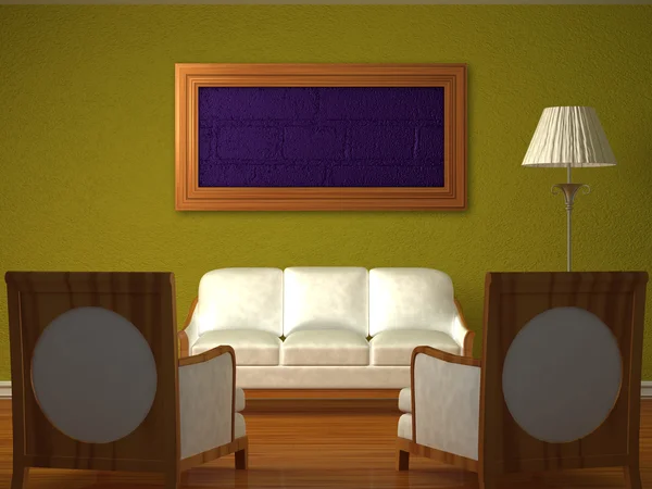 Zwei luxuriöse Stühle gegenüber grüner Wand mit Sofa, Stehleuchte und Bilderrahmen — Stockfoto