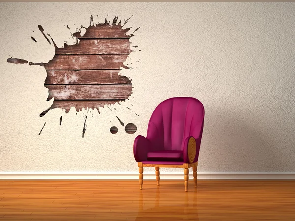 Один роскошный стул с брызгами отверстие в минималистском интерьере — стоковое фото