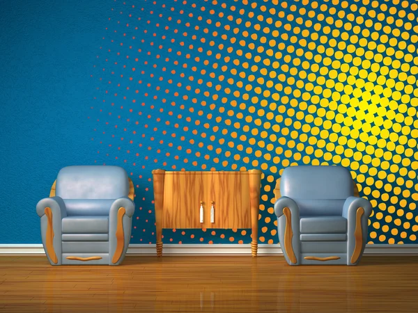 Два стула с деревянной консолью в голубом интерьере с градиентным полутоном — стоковое фото