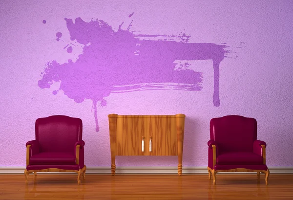 2 つの豪華な椅子木製コンソールと紫のインテリアで水しぶきを — ストック写真