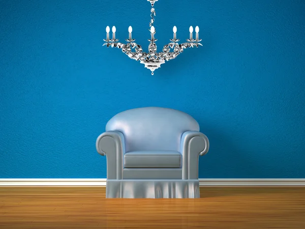 Sám židle a stříbrný lustr v minimalistický interiér — Stock fotografie