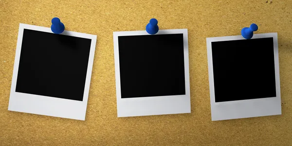 Zdjęcia Polaroid przypinać do corkboard — Zdjęcie stockowe