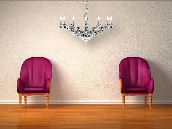 Zwei luxuriöse Stühle mit silbernem Kronleuchter im minimalistischen Interieur — Stockfoto