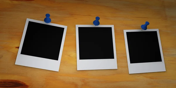 Illustrazione di pellicole polaroid appuntato su tavola di legno — Foto Stock
