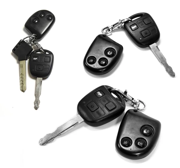 Klíče od auta s dálkových ovladačů na bílém pozadí — Stock fotografie